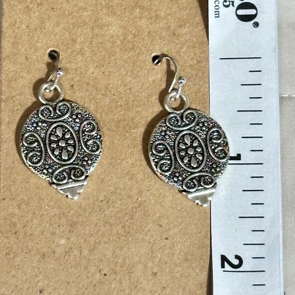 2/$20 Silver Tone Upside Down Pear Filigree Swirl & Floral Hook Earrings NWOT - Picture 10 of 11